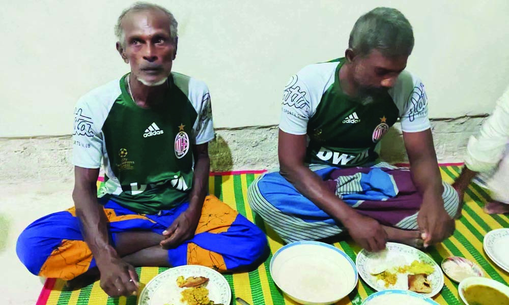 ৩৬ দিন সাগরে নিখোঁজ, কাঁচা মাছ খেয়ে প্রাণে বাঁচলেন শ্রীলঙ্কান বাবা-ছেলে