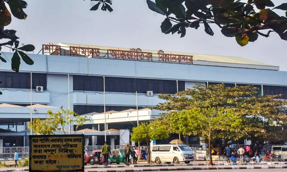 সর্বস্বান্ত হয়ে চট্টগ্রাম বিমানবন্দরে ফিরলেন ৭০ প্রবাসী