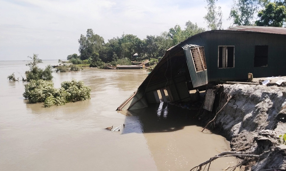 সিরাজগঞ্জে যমুনায় ভাঙন অব্যাহত, ক্ষতিগ্রস্ত হচ্ছে চরাঞ্চল