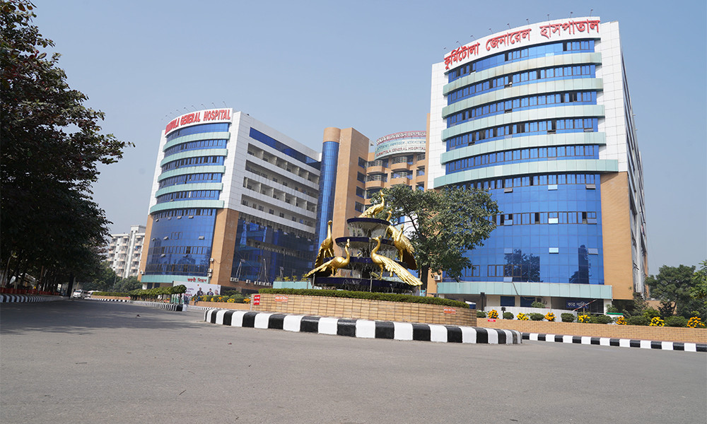 কুর্মিটোলা হাসপাতাল চত্বরে বাস নিয়ন্ত্রণ হারিয়ে নিহত ১