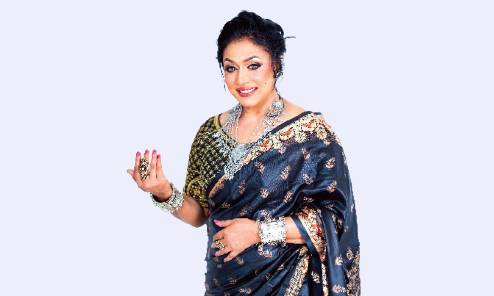 আমি তো এখন ঘুরে ঘুরে ভ্লগ করি