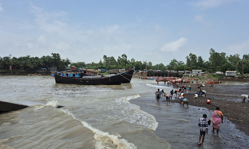 ২৭ দিনের ১৭ দিনই নৌযান চলাচল বন্ধ