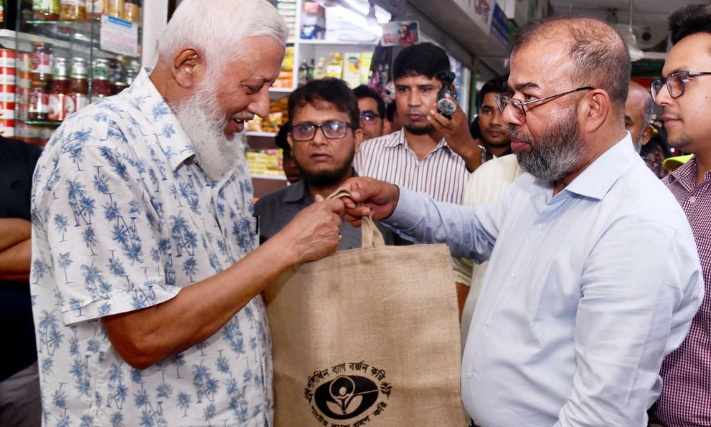 পলিথিনের ব্যবহার বন্ধে জনসচেতনতা ও আইন প্রয়োগ জরুরি : পরিবেশ প্রতিমন্ত্রী