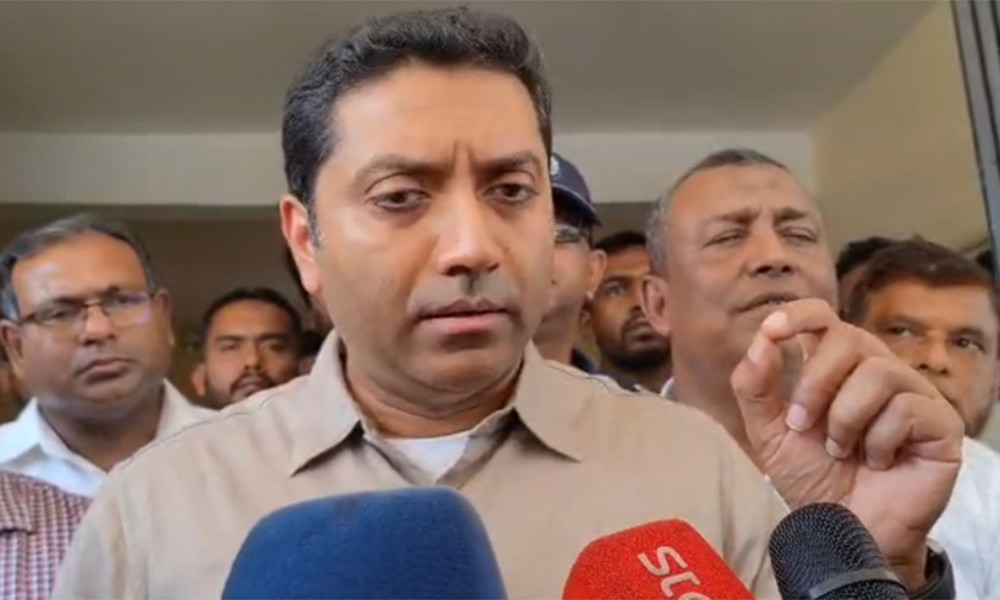 দুর্গম হাওরের চার প্রাথমিক বিদ্যালয়ে ক্লাস নিলেন প্রতিমন্ত্রী