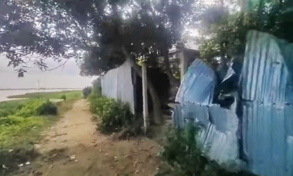 চর দখল নিয়ে টেঁটাযুদ্ধ : প্রাণহানির পর গ্রাম পুরুষশূন্য