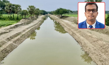 খাল পুনঃখনন শেষে ৩৬ লাখ টাকা সরকারি কোষাগারে ফেরত দিলেন ইউএনও