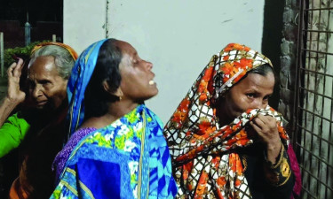 বাবার ইজিবাইকের চাকায় পিষ্ট হয়ে ঝরল মেয়ের প্রাণ