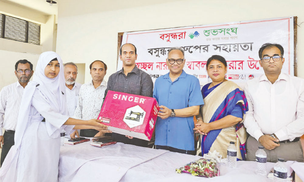 সেলাই মেশিনে ঘুরে দাঁড়ানোর স্বপ্ন