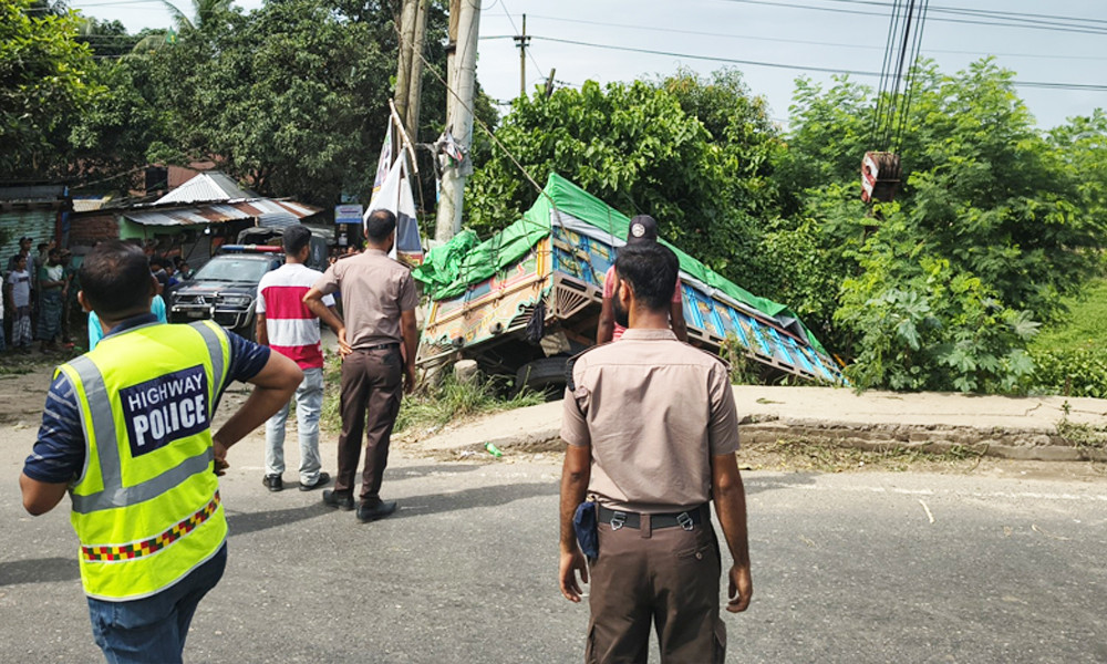 সোনারগাঁয়ে অটোরিকশায় ট্রাকের ধাক্কায় নিহত ১, আহত ৪