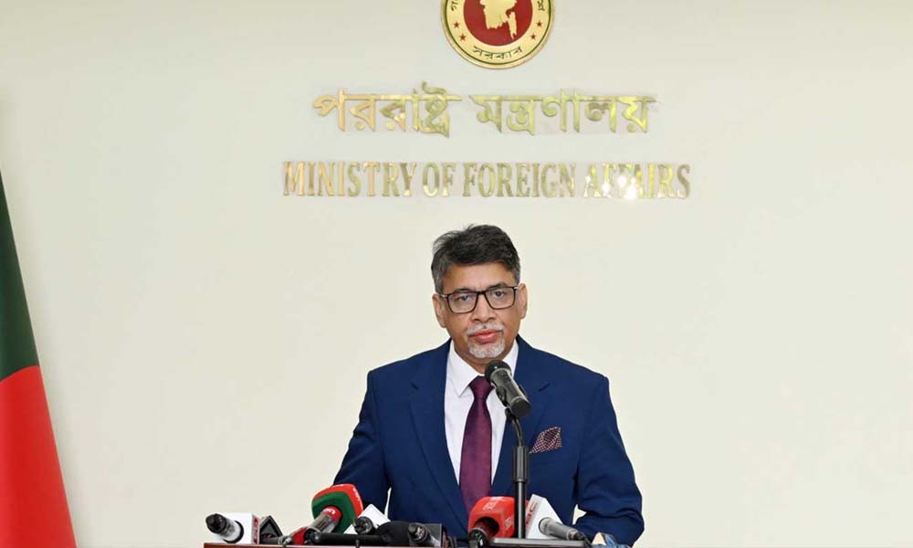 প্রধানমন্ত্রীর ভারত সফরের আগে অনুকূল পরিবেশ তৈরির অপেক্ষায় বাংলাদেশ