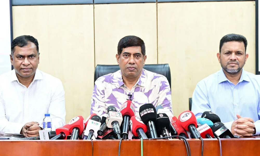 চাঁদার দাবিতে বিভিন্ন দূতাবাসে ইমেইল করছে একটি চক্র : ডিবি প্রধান