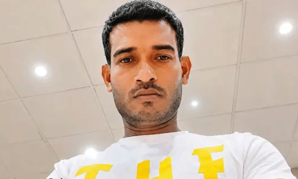 বিমানে মায়ের মৃত্যু, আইনি জটিলতায় মরদেহ ছাড়াই ফিরতে হলো ছেলেকে