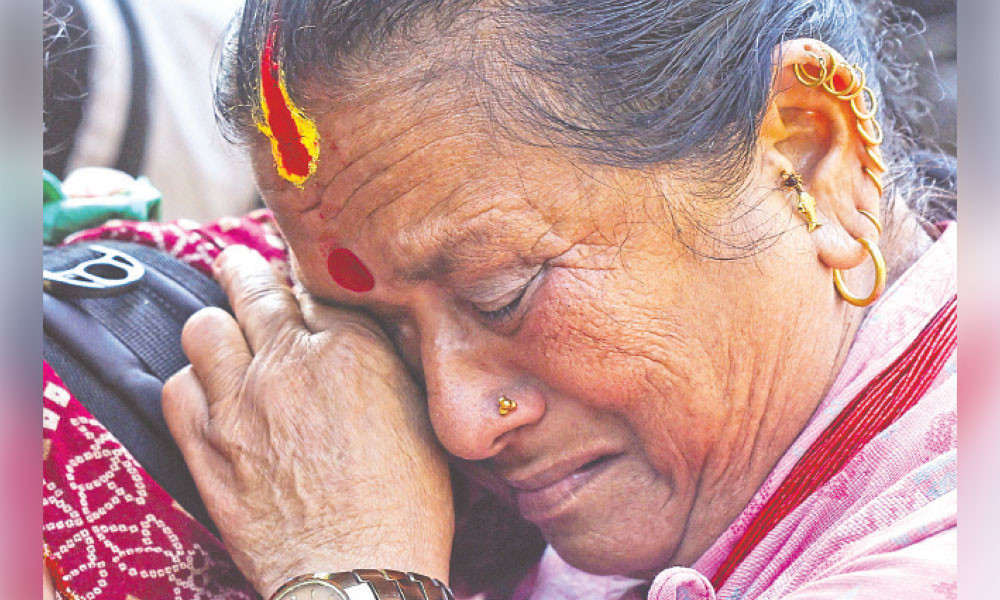বাড়ছে মৃত্যু, কাঁদছে নেপাল