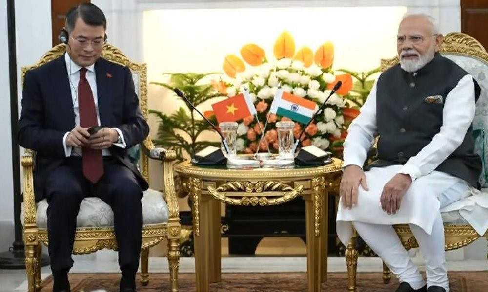 ব্রিকস সম্মেলনের ফাঁকে ভিয়েতনামের প্রধানমন্ত্রীর সঙ্গে মোদির বৈঠক