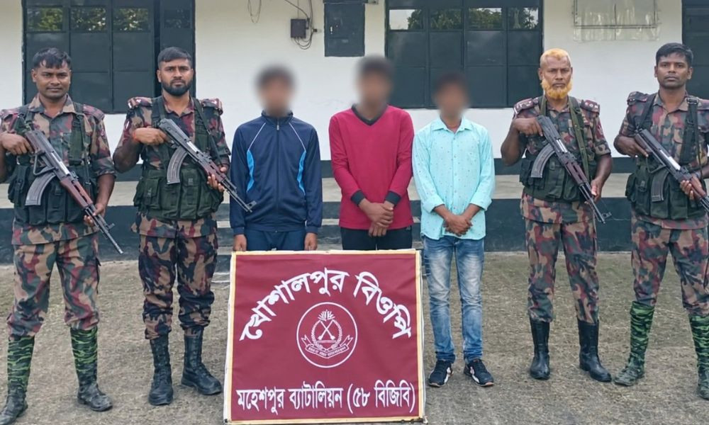 ভারতে অনুপ্রবেশের চেষ্টা, মহেশপুর সীমান্তে আটক ৩