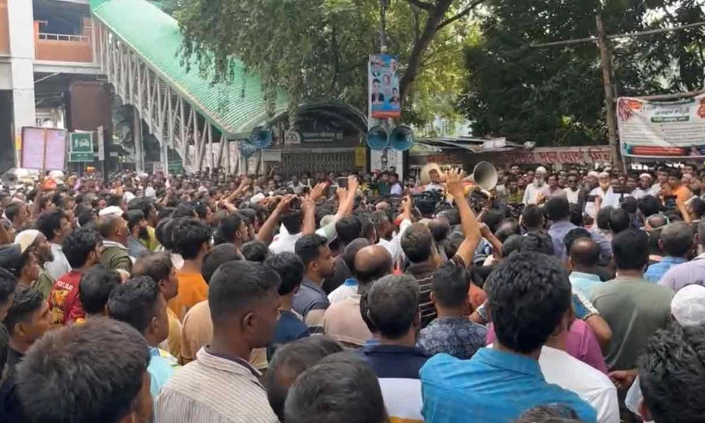 সড়কে নেই অটোরিকশা, প্রেস ক্লাবের সামনে অবরোধে চালকরা