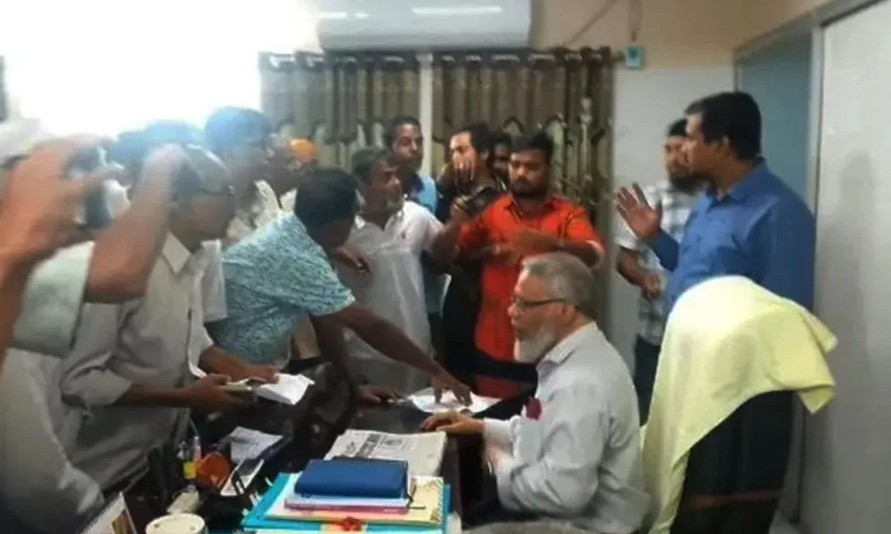 রামেবি ভিসি-কর্মকর্তাকে পদত্যাগে বাধ্য করানোর অভিযোগ