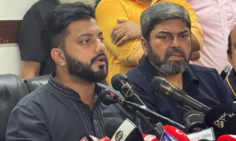 ‘গুজব’ বলার কয়েক ঘণ্টার মধ্যে পদত্যাগ করলেন ইশরাক