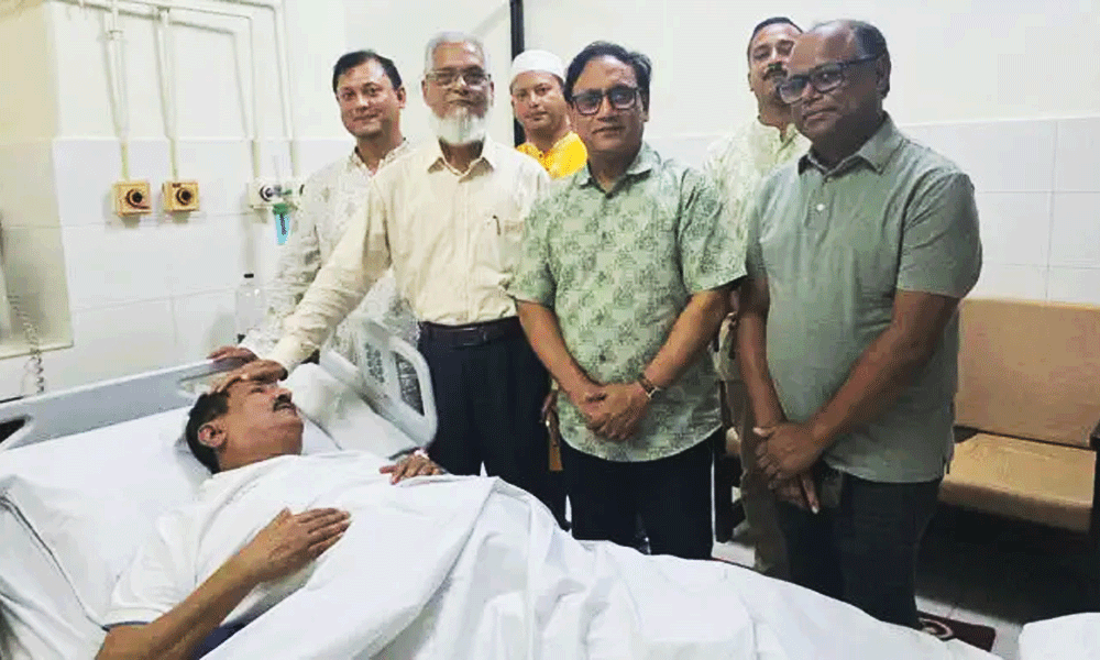 হঠাৎ অসুস্থ ভূমিমন্ত্রী, হাসপাতালে ভর্তি