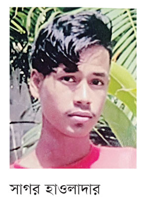 ছেলের কবরের পাশে বসে থাকেন মা