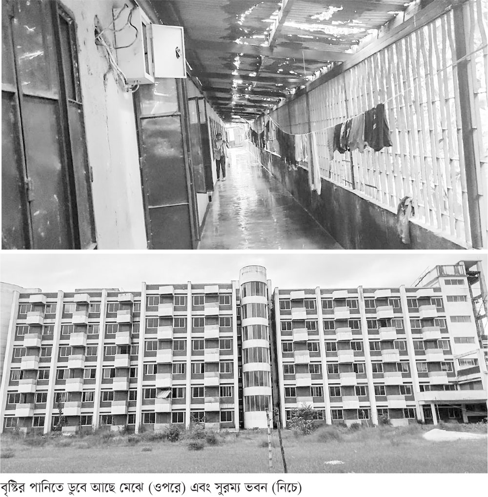 ঘরে বৃষ্টির পানি, পাশে সুরম্য ভবন