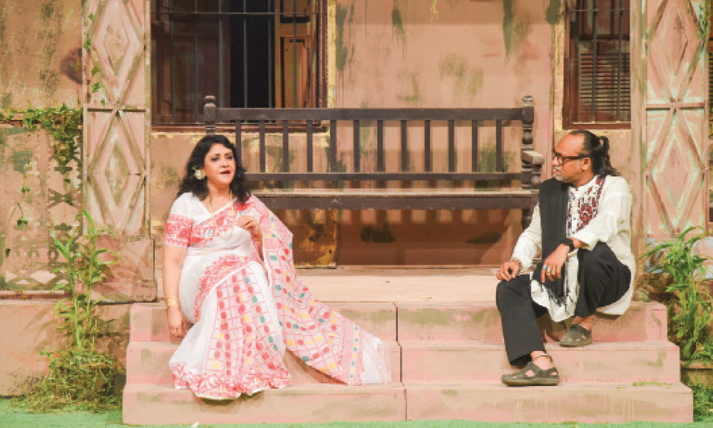 ছোটদের অনুষ্ঠান আমাদের দুখুমিয়া [সকাল ১১টা, বিটিভি] : প্রযোজনা নাজমুল হক। থাকবে একক ও দলীয় সংগীত, আবৃত্তি, নৃত্য ও নাটিকা।