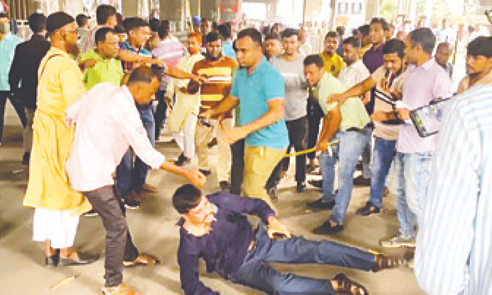 দুই হাজার শিল্পী নিগৃহীত