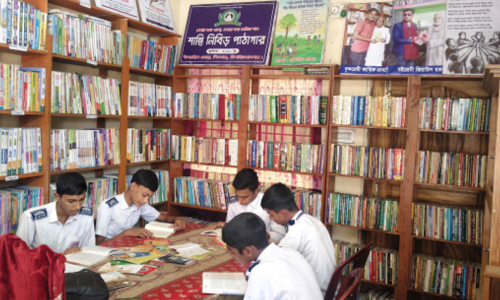 বেচি মুরগি, কিনি বই বাঁধি পাখির নীড়