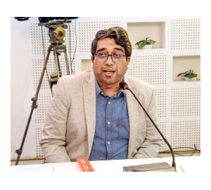 চিকিৎসায় আর্থিক সমস্যা বড় বাধা
