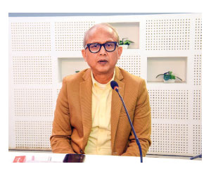 চিকিৎসায় আর্থিক সমস্যা বড় বাধা